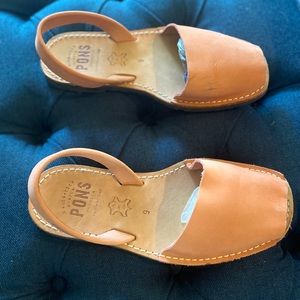 Coral colored Pons Avarca sandals